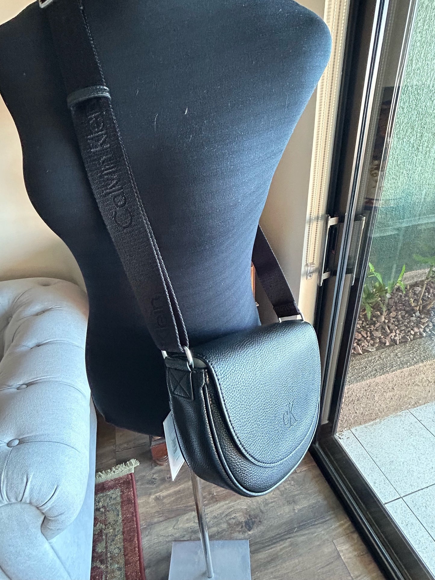 Crossbody Calvin Klein - All Day Saddle Negro