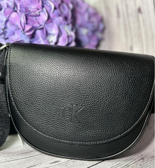 Crossbody Calvin Klein - All Day Saddle Negro