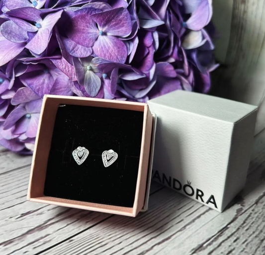 Aros Pandora - Sparkling Freehand Heart Stud Earrings